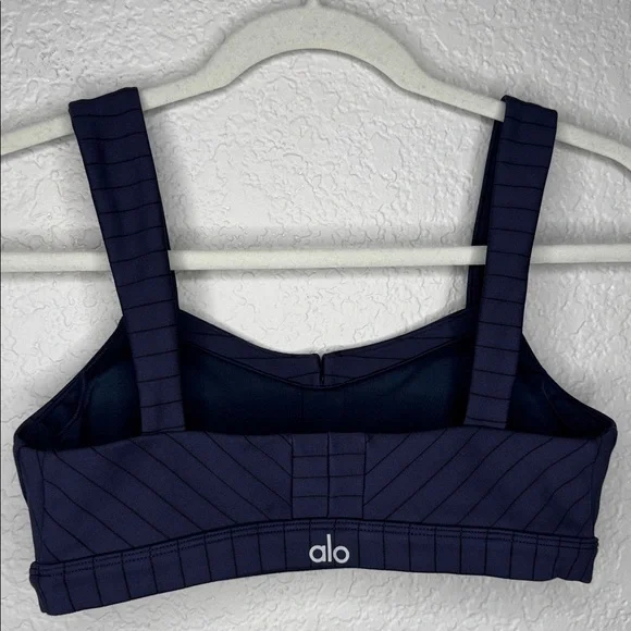 Alo Yoga Pinstripe Jaquard Captive Sports Bra Size Small Like New Low Impact - Picture 3 of 4